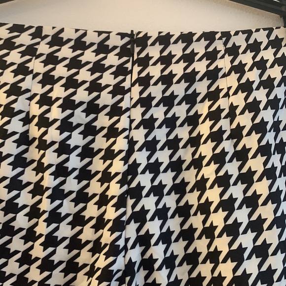 UDEAR - Black & White Houndstooth Button-Accent Straight-Leg Pants - Picture 6 of 8